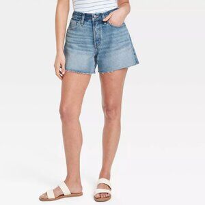 NWT Women's Mid-Rise 90's Baggy Jean Shorts - Universal Thread Medium Wash